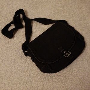 Thirty-One Free To Be Crossbody-Black Twill Stripe